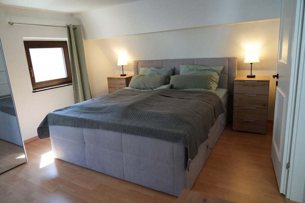 Schlafzimmer 1